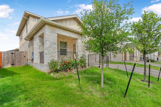 136 Sungrove Trl in Andice, TX - Building Photo - Building Photo