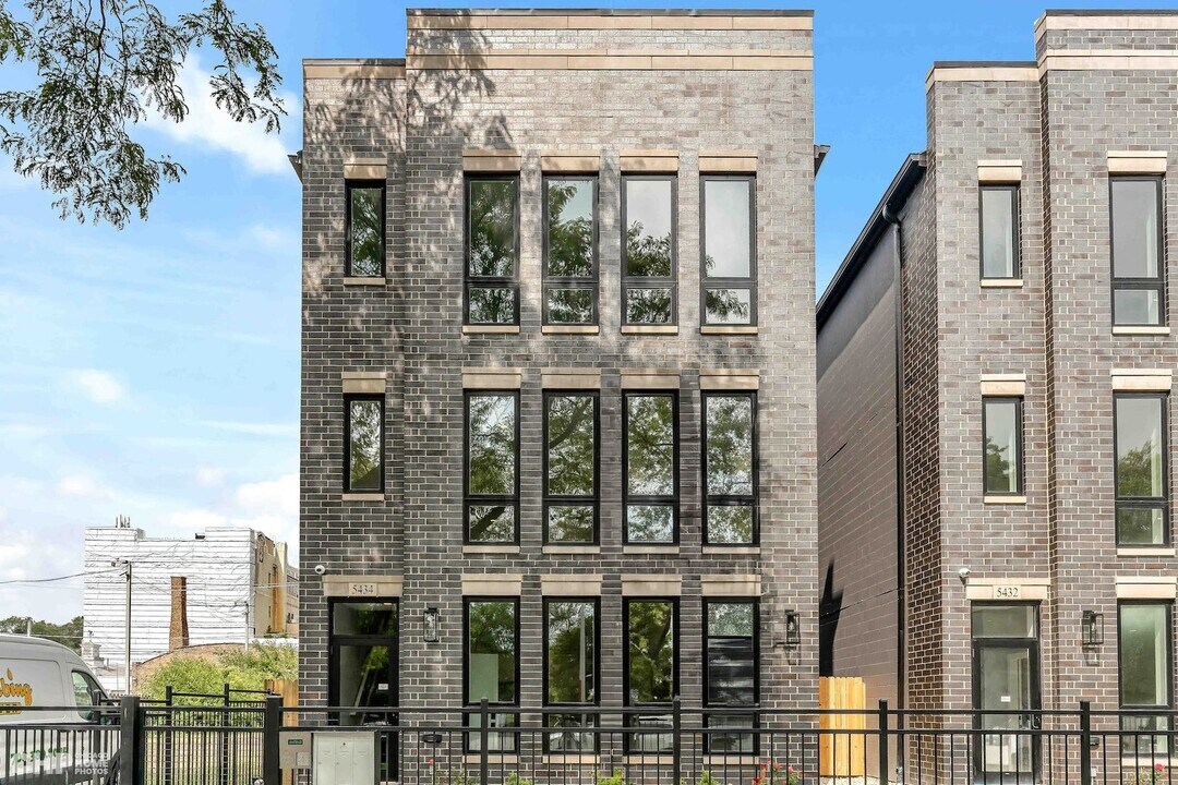 5434 S Michigan Ave in Chicago, IL - Building Photo