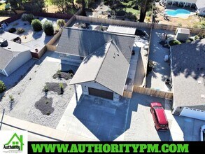 3071 Bedrock Ln in Redding, CA - Building Photo - Building Photo