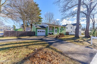 51 Vanderbilt Ave in Saratoga Springs, NY - Building Photo - Building Photo