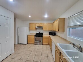 9965 Mardagen St in Las Vegas, NV - Building Photo - Building Photo