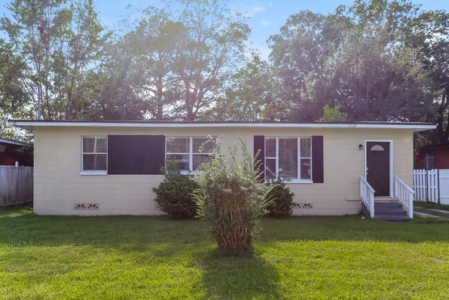 property at 5528 Vernon Rd