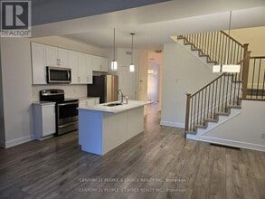 1614 Tenley Dr in Kingston, ON - Building Photo - Building Photo