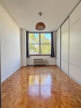 200 Grand Cove Way in Edgewater, NJ - Building Photo - Building Photo