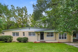 6511 Burgundy Rd S in Jacksonville, FL - Building Photo