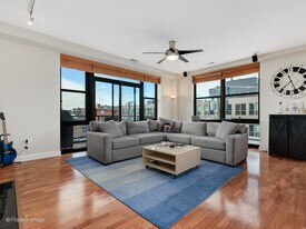 1260 W Washington Blvd, Unit 308 in Chicago, IL - Building Photo