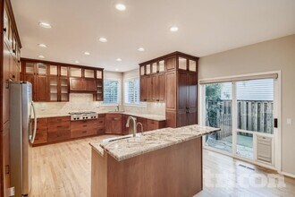 28501 SW Meadows Loop in Wilsonville, OR - Foto de edificio - Building Photo