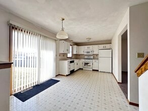 6497 Maeve Ln in Rockford, IL - Foto de edificio - Building Photo