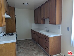 1365 Orange Grove Ave in Glendale, CA - Building Photo - Building Photo