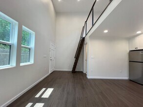 1162 N Loma Vista Dr-Unit -B in Long Beach, CA - Foto de edificio - Building Photo