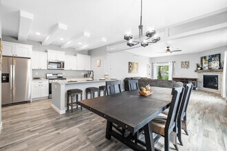 1310 Daisy Dr, Unit 1310 in West Bend, WI - Building Photo - Building Photo