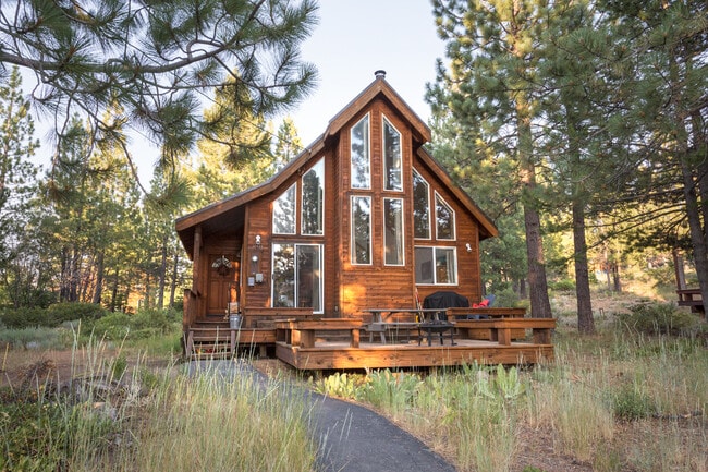 12434 Pinnacle Loop in Truckee, CA - Building Photo - Building Photo
