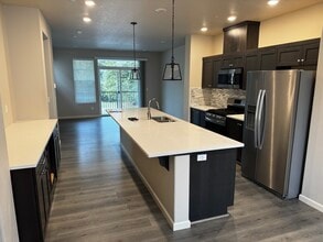 14182 SW Gold Coast Ter in Tigard, OR - Building Photo - Building Photo