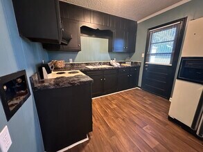 106 Robbins Ave, Unit 106A in Jamestown, NC - Building Photo - Building Photo