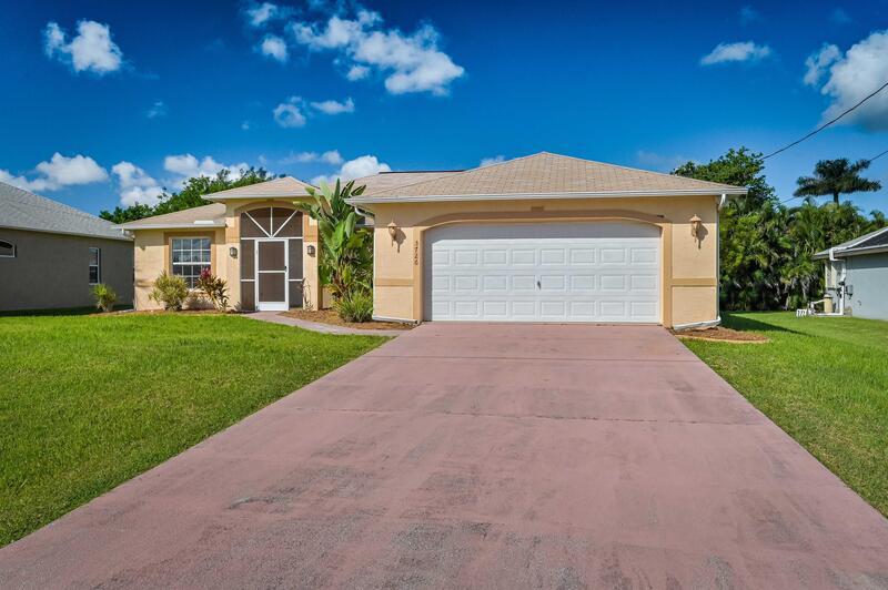 3726 SW 19th Ave in Cape Coral, FL - Building Photo