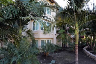 Shasta Terrace Apartments in La Mesa, CA - Foto de edificio - Building Photo