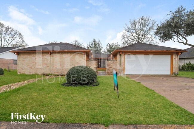 property at 613 W Castle Harbour Dr