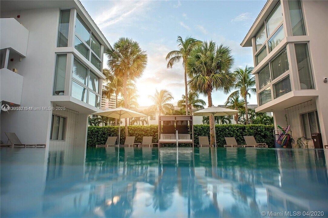 285 Sunrise Dr in Key Biscayne, FL - Building Photo