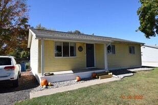 408 Richard St in Quincy, MI - Building Photo