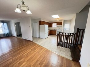 358 Templemead Dr in Hamilton, ON - Building Photo - Building Photo