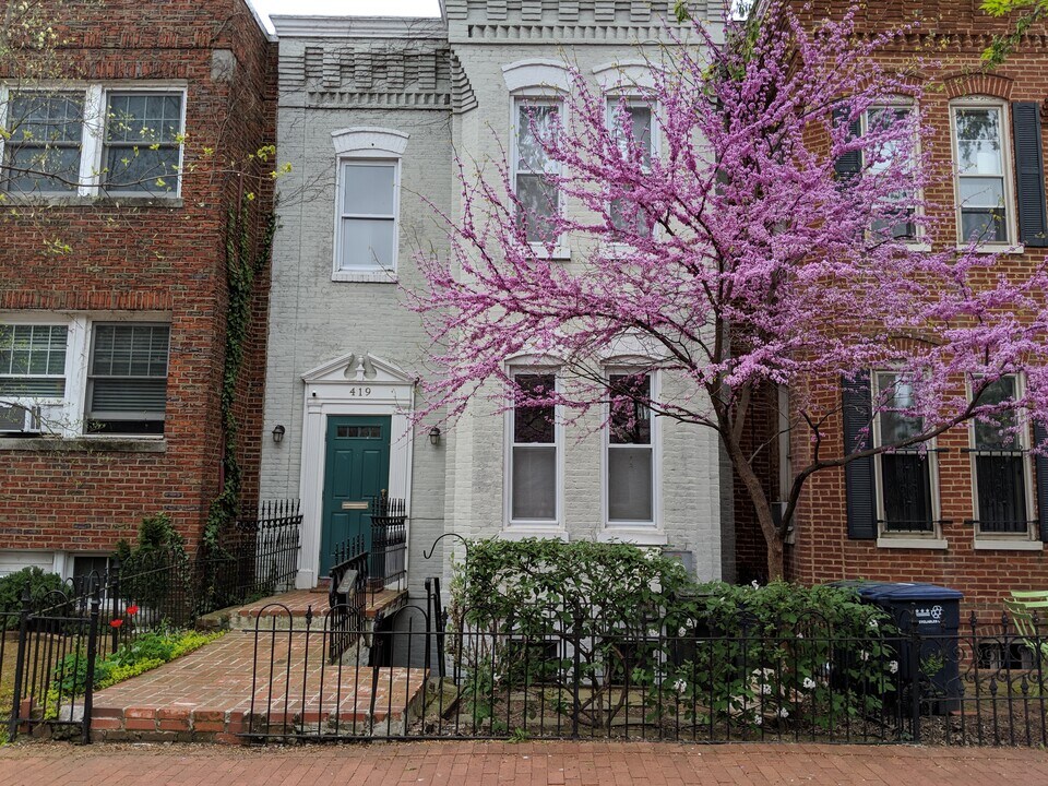 419 A St NE, Unit Upstairs in Washington, DC - Building Photo