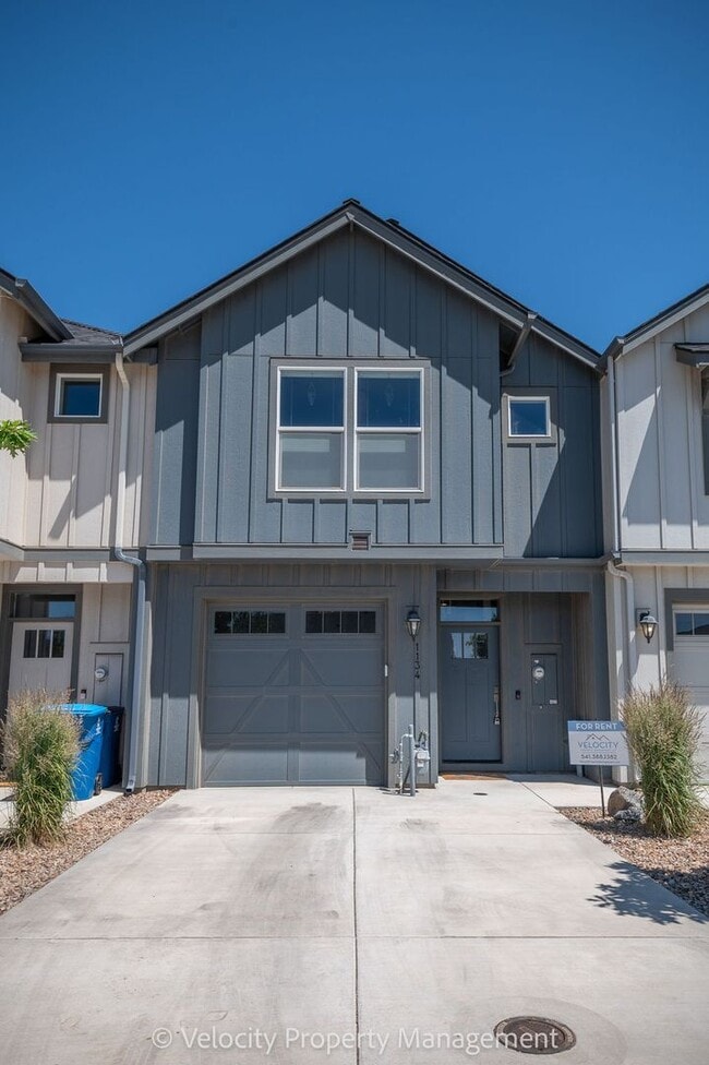 1134 NW Upas Pl in Redmond, OR - Building Photo - Building Photo