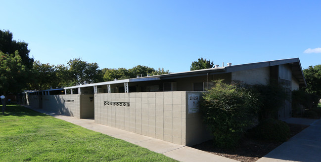 Amber Lights Apartments in Modesto, CA - Building Photo - Building Photo