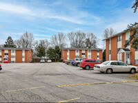 PineView Apartments in Napoleon, OH - Foto de edificio - Building Photo