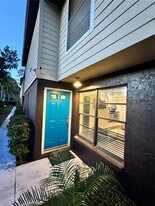 960 Highland St in Sarasota, FL - Building Photo