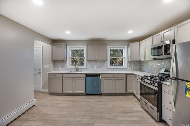 29 Haab Ave in Babylon, NY - Building Photo - Building Photo