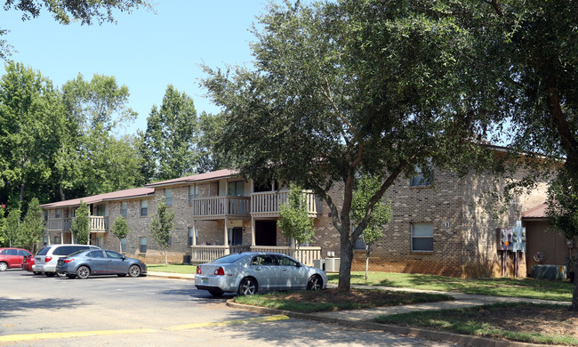 Hilltop Apartments in Robertsdale, AL - Building Photo - Building Photo