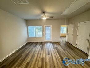 132 Foster Wy Dr in Huntsville, AL - Building Photo - Building Photo