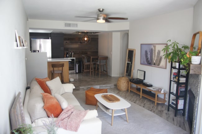 property at 1820 E Morten Ave