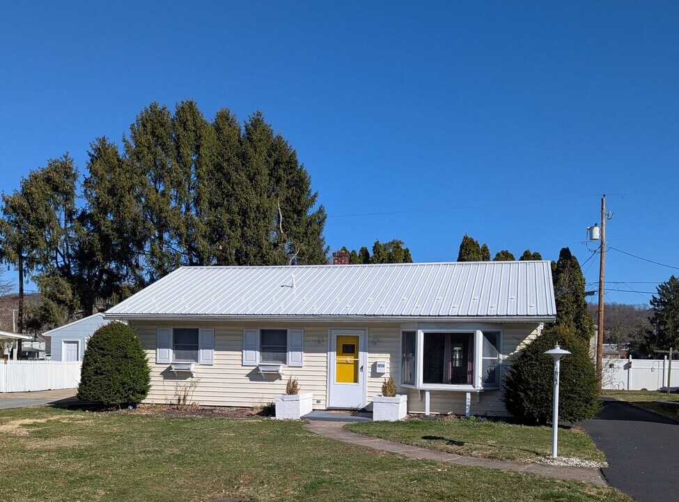 1717 Becht Rd in Williamsport, PA - Building Photo