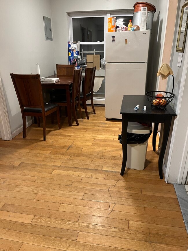 2732 12th St, Unit 3FL in Astoria, NY - Foto de edificio - Building Photo