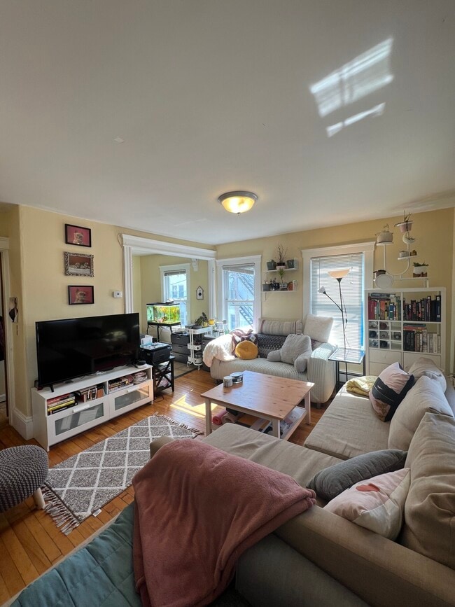 7 Craigie Ter, Unit 2 in Somerville, MA - Foto de edificio - Building Photo