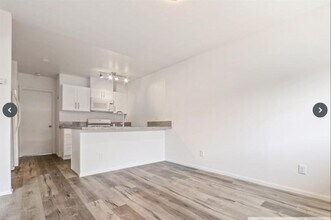 1040 W 91ST ST in Los Angeles, CA - Building Photo - Building Photo