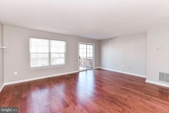 22931 Fleet Terrace in Sterling, VA - Building Photo - Building Photo