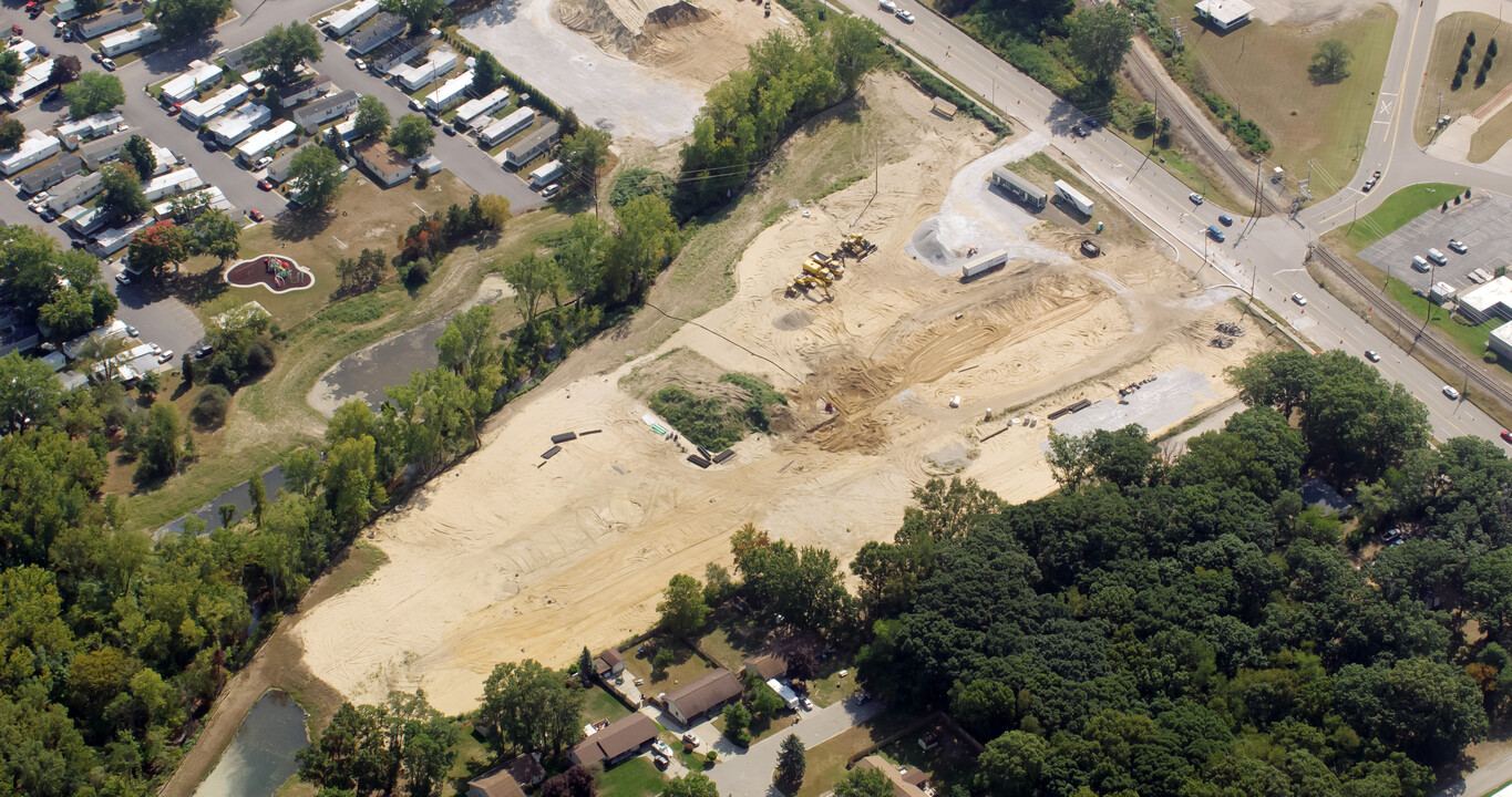 Lakewood Place Apartment Village in Holland, MI - Building Photo