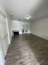 1584 Revere Ln in Daytona Beach, FL - Foto de edificio - Building Photo