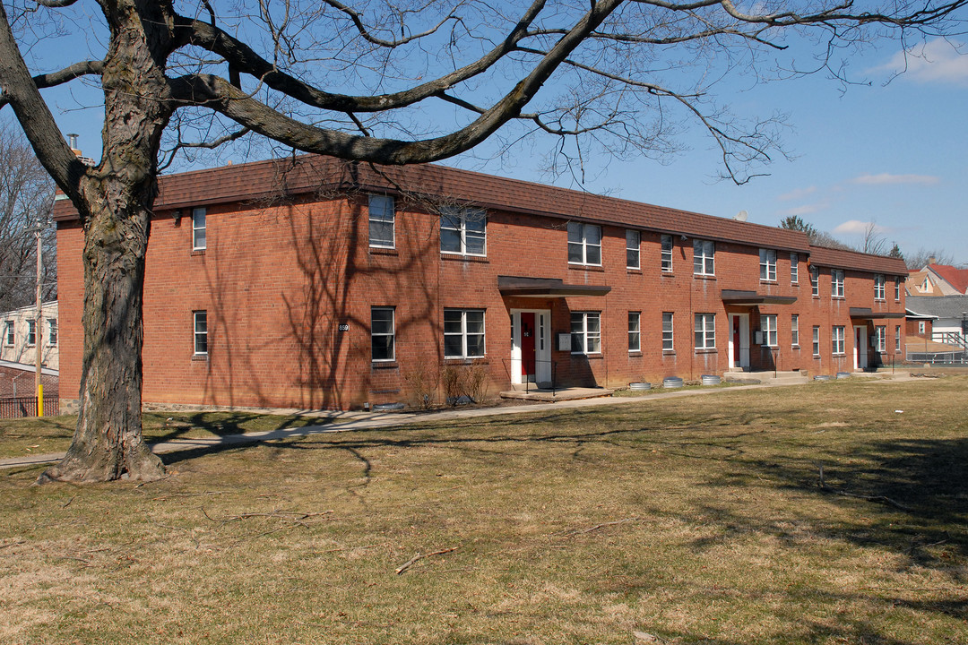 859 Old Lancaster Rd in Bryn Mawr, PA - Building Photo