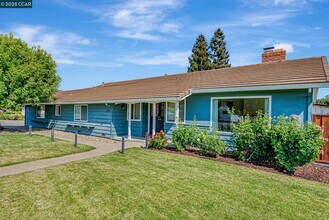 5891 Caulfield Dr in Clayton, CA - Building Photo - Building Photo