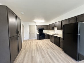 River Walk Terrace in Paso Robles, CA - Building Photo - Building Photo