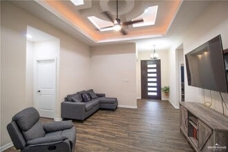 16 E Imperial Oaks Dr in Alton, TX - Building Photo - Building Photo