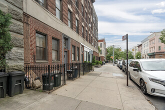 174 Norman Ave in Brooklyn, NY - Building Photo - Building Photo