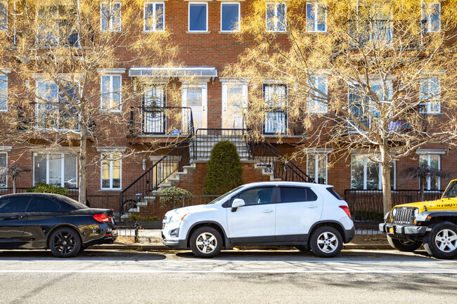 2316 Bath Ave in Brooklyn, NY - Foto de edificio - Building Photo