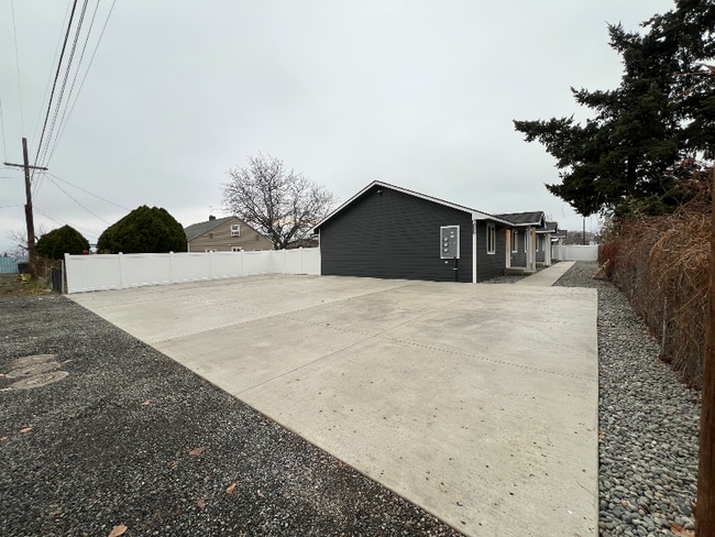 1618 S 14th St in Yakima, WA - Foto de edificio - Building Photo