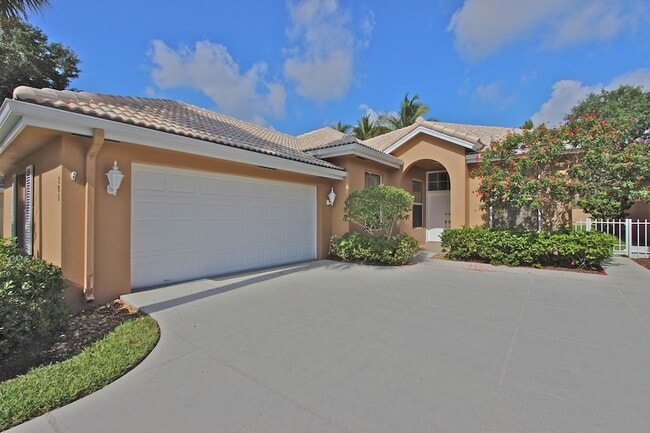 200 S Hampton Dr in Jupiter, FL - Building Photo - Building Photo