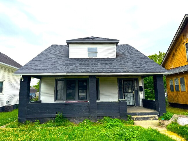 property at 2028 N Dexter St