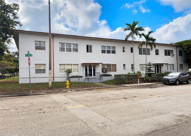 3901 W Flagler St in Miami, FL - Foto de edificio - Building Photo